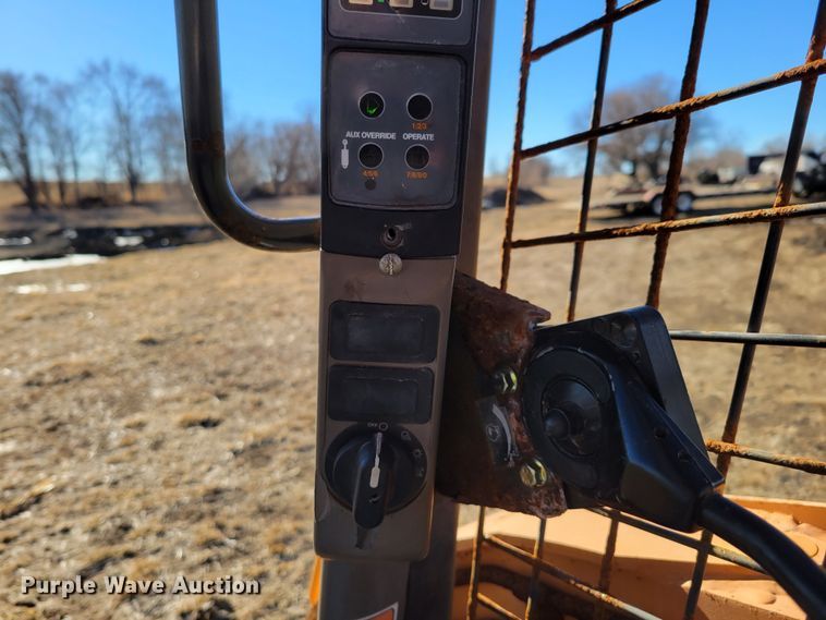 image for item DM8213 2011 Case SR200  skid steer loader