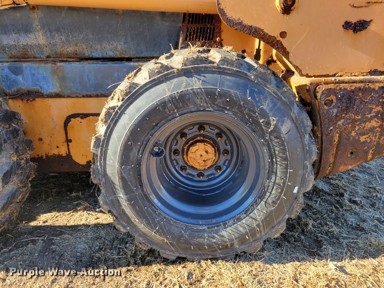 image for item DM8213 2011 Case SR200  skid steer loader