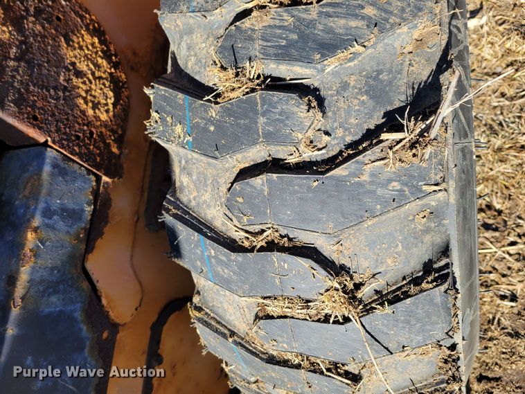 image for item DM8213 2011 Case SR200  skid steer loader