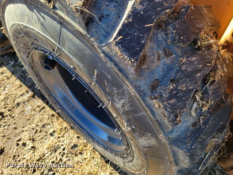 image for item DM8213 2011 Case SR200  skid steer loader