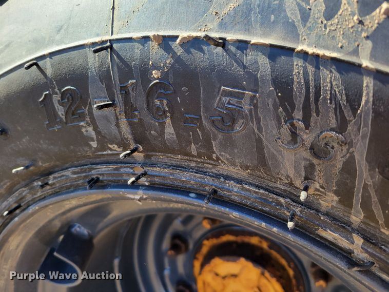 image for item DM8213 2011 Case SR200  skid steer loader