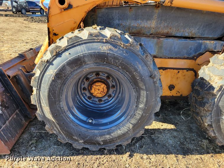 image for item DM8213 2011 Case SR200  skid steer loader