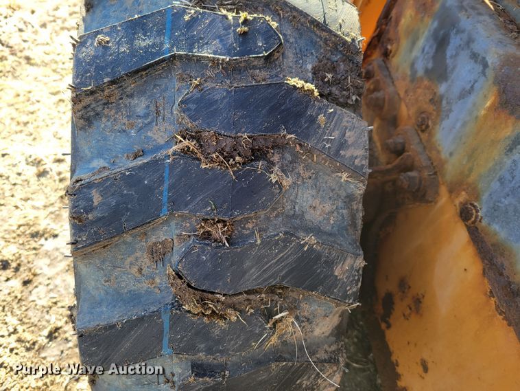 image for item DM8213 2011 Case SR200  skid steer loader