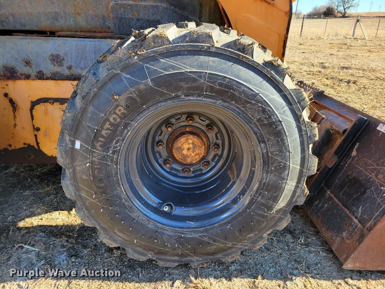 image for item DM8213 2011 Case SR200  skid steer loader