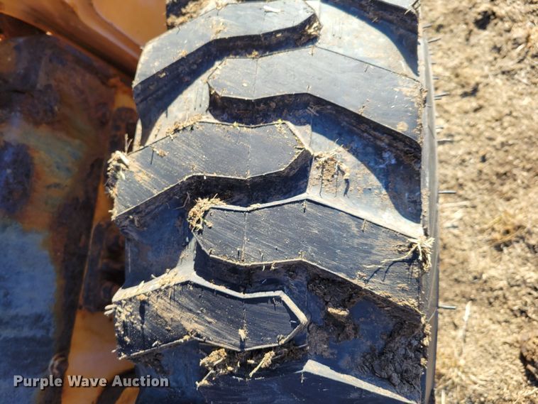 image for item DM8213 2011 Case SR200  skid steer loader