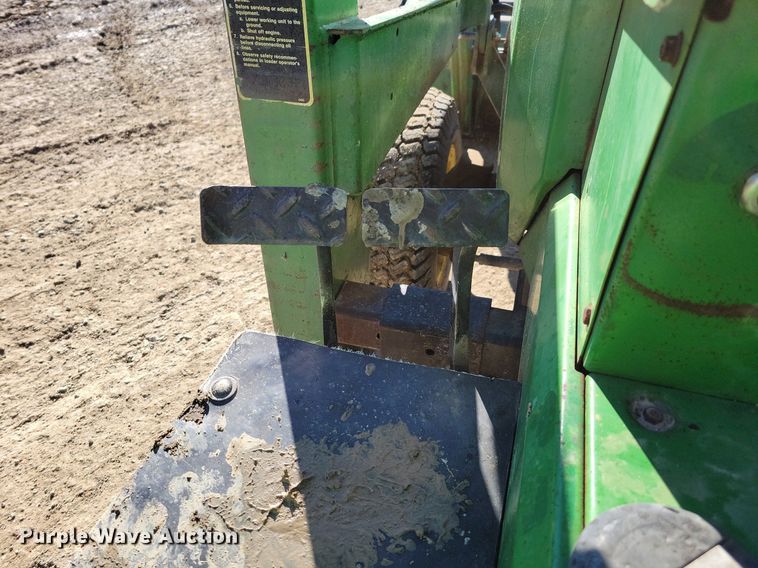 image for item DM8217 John Deere 855  MFWD tractor