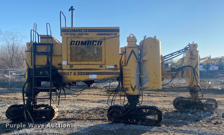 image for item DN8162 Gomaco Commander III GT6300  slip form paver