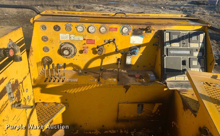 image for item DN8162 Gomaco Commander III GT6300  slip form paver