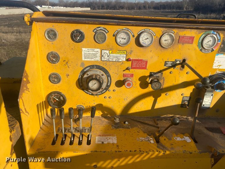 image for item DN8162 Gomaco Commander III GT6300  slip form paver