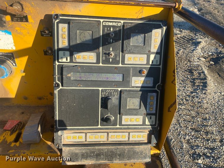 image for item DN8162 Gomaco Commander III GT6300  slip form paver