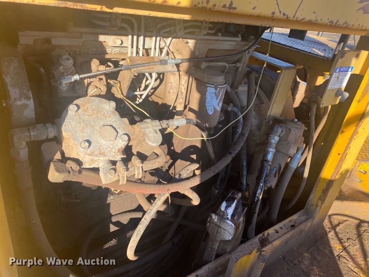 image for item DN8162 Gomaco Commander III GT6300  slip form paver