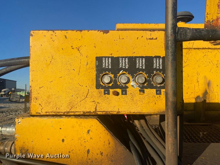 image for item DN8162 Gomaco Commander III GT6300  slip form paver