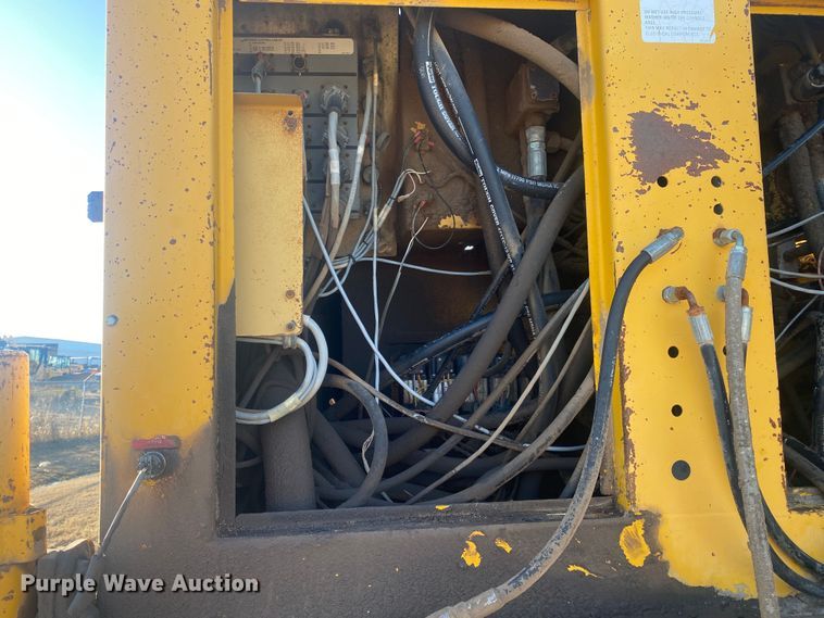 image for item DN8162 Gomaco Commander III GT6300  slip form paver