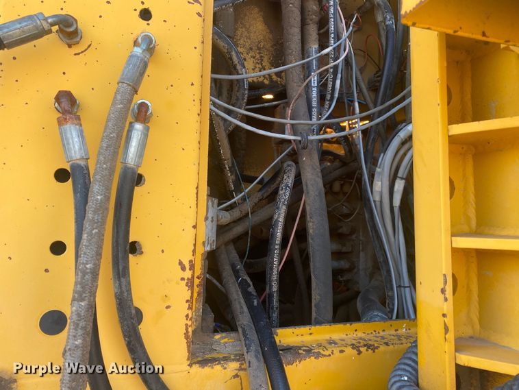 image for item DN8162 Gomaco Commander III GT6300  slip form paver