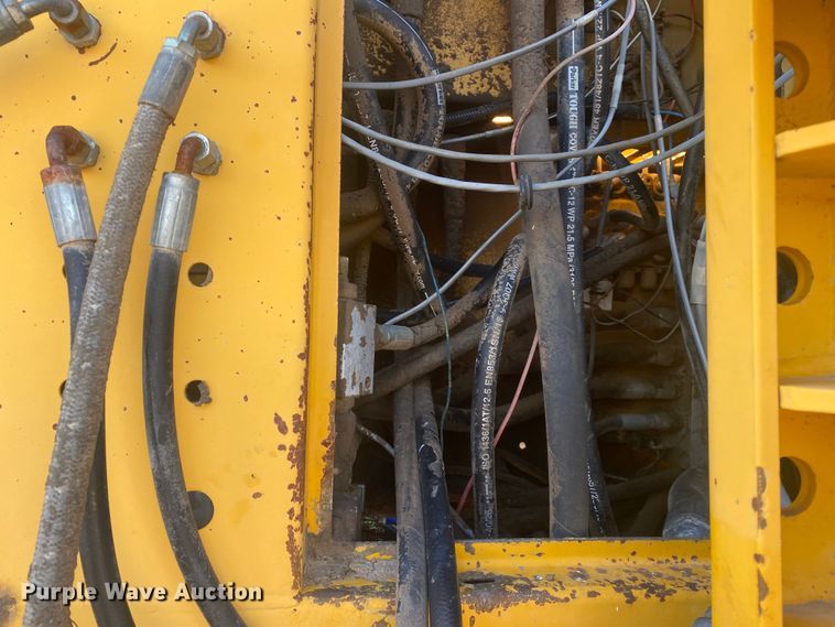 image for item DN8162 Gomaco Commander III GT6300  slip form paver