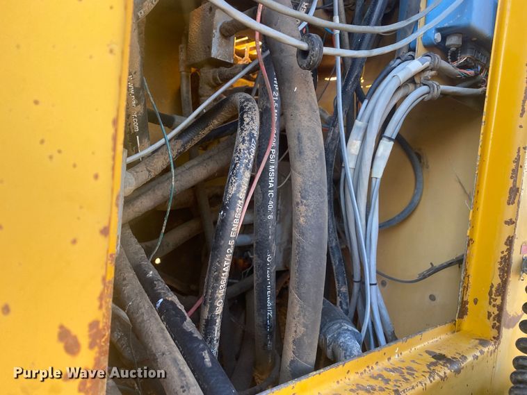 image for item DN8162 Gomaco Commander III GT6300  slip form paver