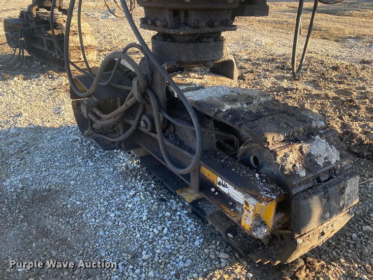 image for item DN8162 Gomaco Commander III GT6300  slip form paver