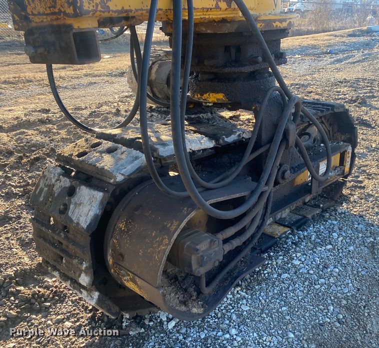 image for item DN8162 Gomaco Commander III GT6300  slip form paver