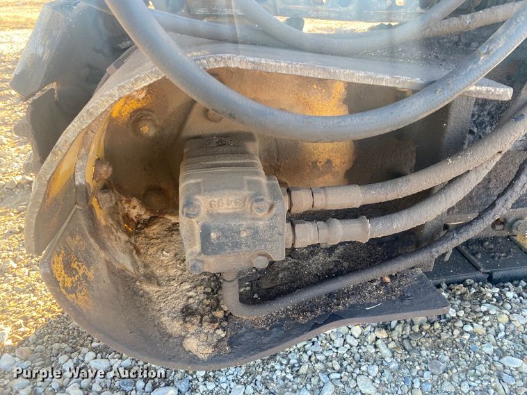 image for item DN8162 Gomaco Commander III GT6300  slip form paver