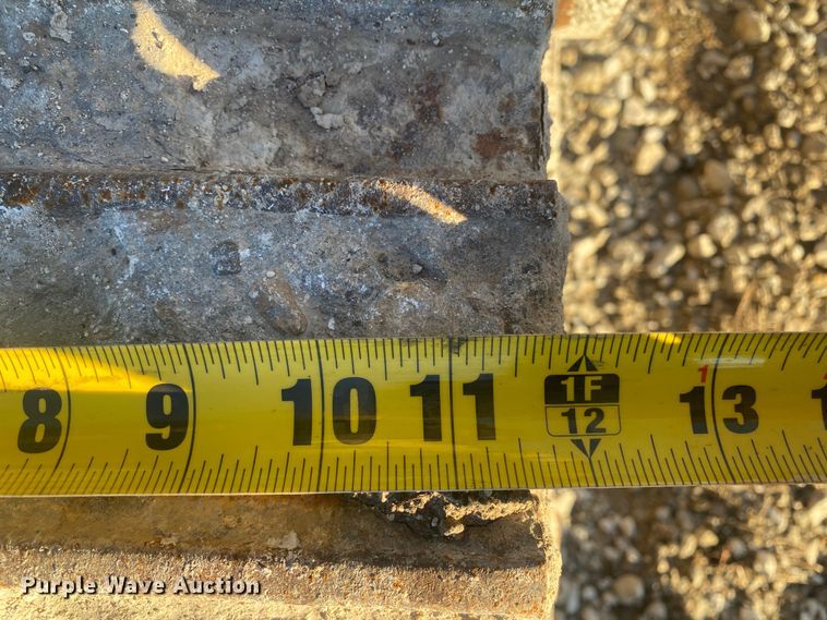 image for item DN8162 Gomaco Commander III GT6300  slip form paver