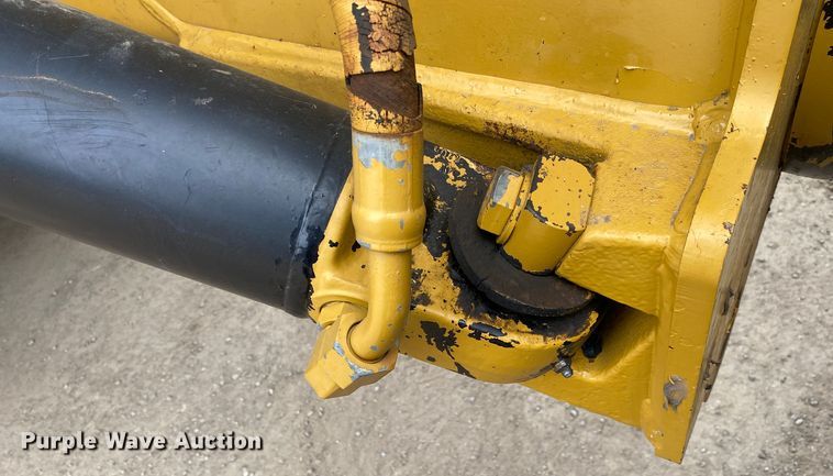 image for item DN8188 2011 Caterpillar 725  haul truck