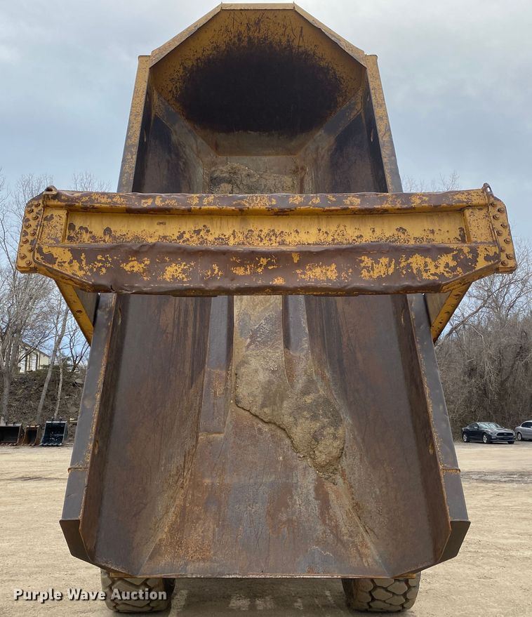 image for item DN8188 2011 Caterpillar 725  haul truck