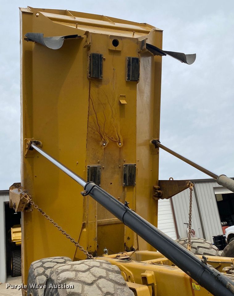 image for item DN8188 2011 Caterpillar 725  haul truck