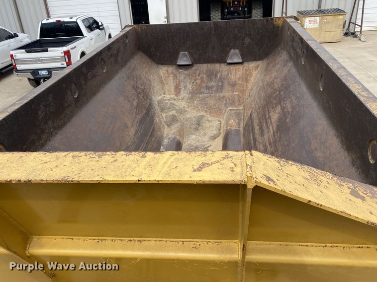 image for item DN8188 2011 Caterpillar 725  haul truck