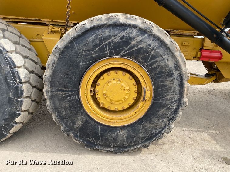 image for item DN8188 2011 Caterpillar 725  haul truck