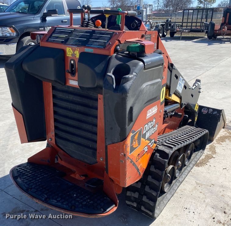 image for item DN8195 2017 Ditch Witch SK800  compact utility loader