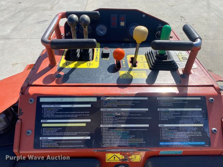 image for item DN8195 2017 Ditch Witch SK800  compact utility loader