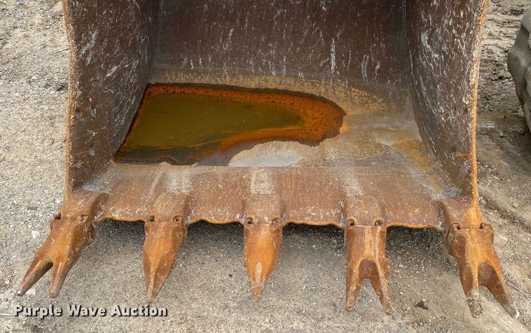 image for item DN8212 Esco  excavator bucket