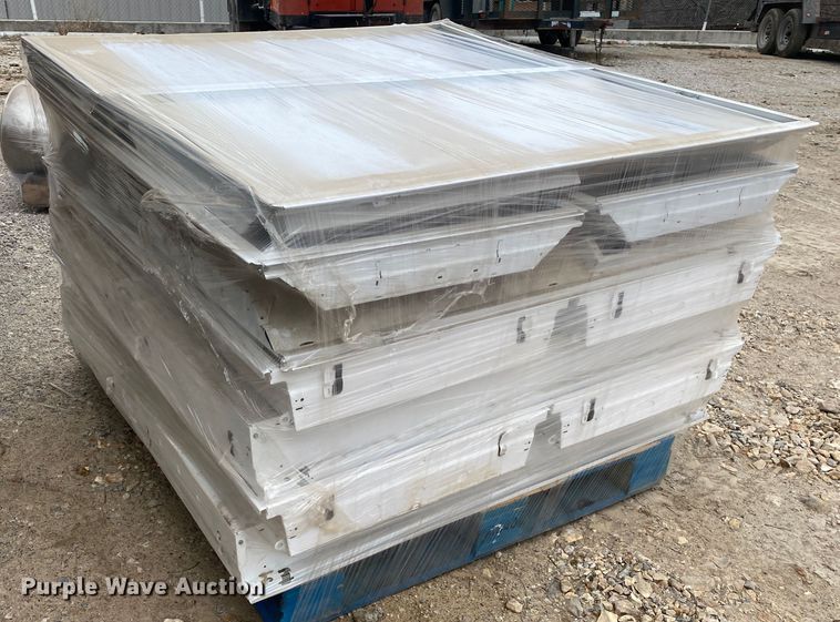 image for item DN8213 (18) fluorescent lights