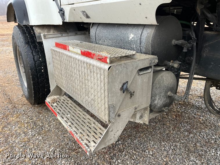 image for item DP0467 2003 International 5500i  ready mix truck