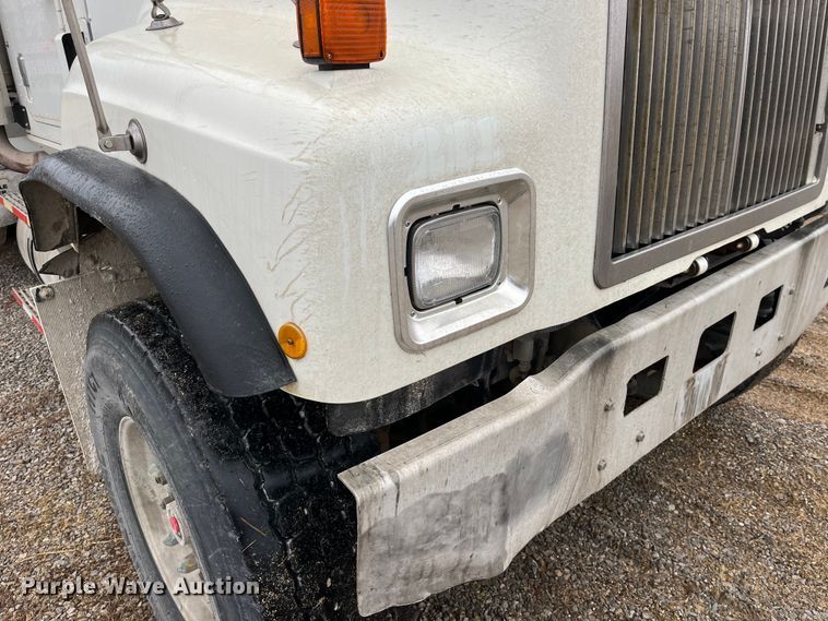 image for item DP0467 2003 International 5500i  ready mix truck