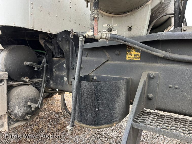 image for item DP0467 2003 International 5500i  ready mix truck