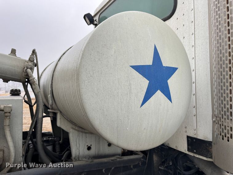 image for item DP0467 2003 International 5500i  ready mix truck