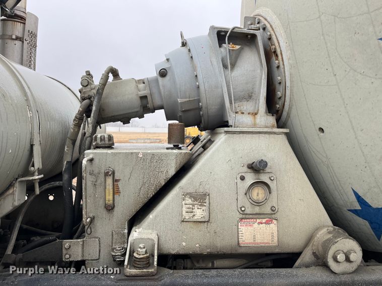 image for item DP0467 2003 International 5500i  ready mix truck