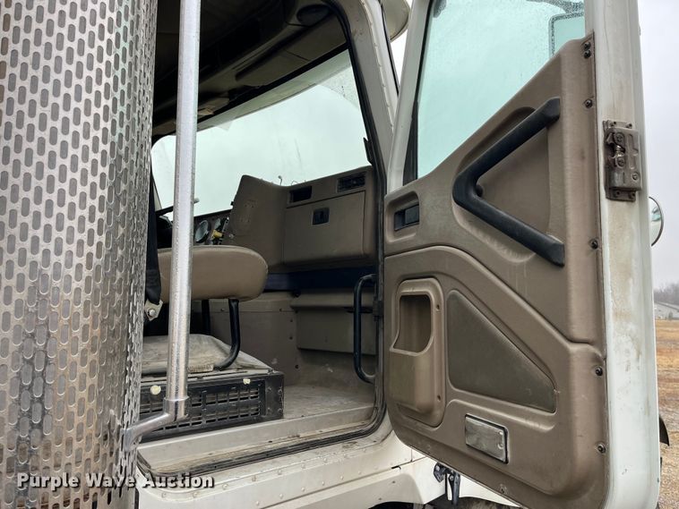 image for item DP0467 2003 International 5500i  ready mix truck