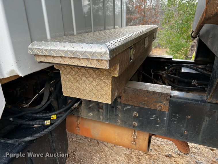 image for item DQ1971 2007 GMC C6500  dump truck