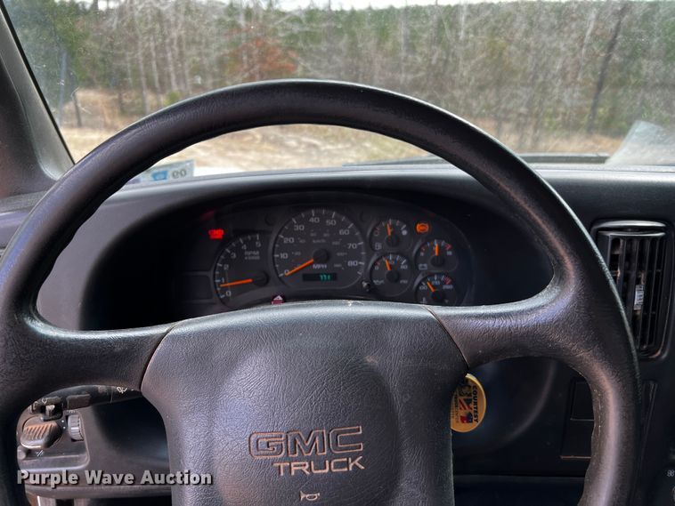 image for item DQ1971 2007 GMC C6500  dump truck