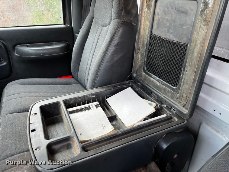 image for item DQ1971 2007 GMC C6500  dump truck