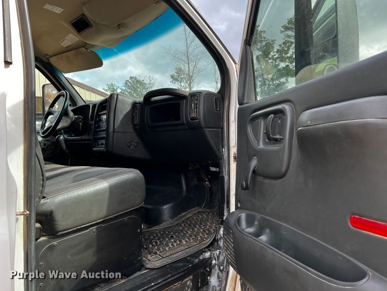 image for item DQ1971 2007 GMC C6500  dump truck