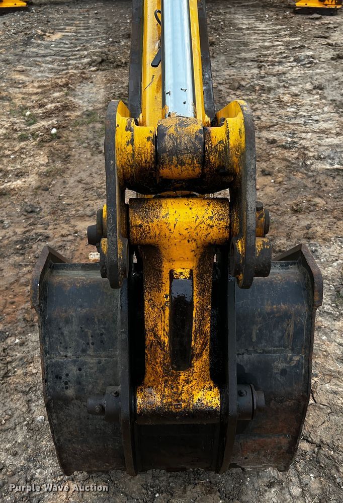 image for item DQ1995 2003 JCB 214  backhoe