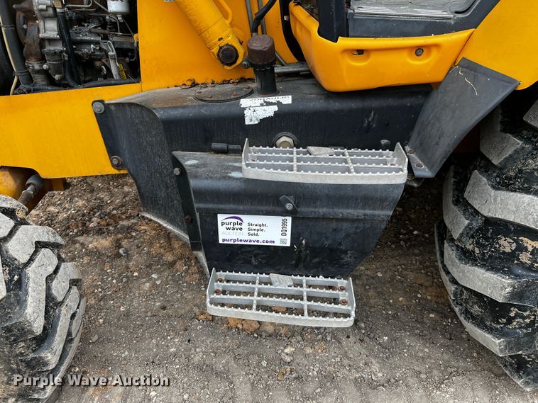 image for item DQ1995 2003 JCB 214  backhoe