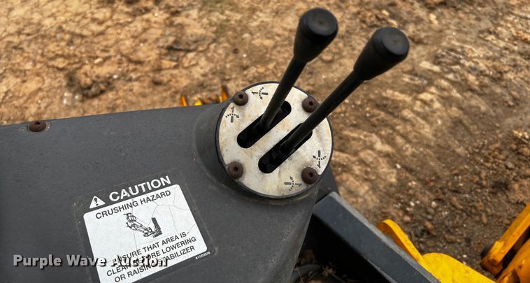 image for item DQ1995 2003 JCB 214  backhoe