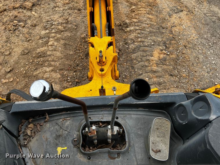 image for item DQ1995 2003 JCB 214  backhoe