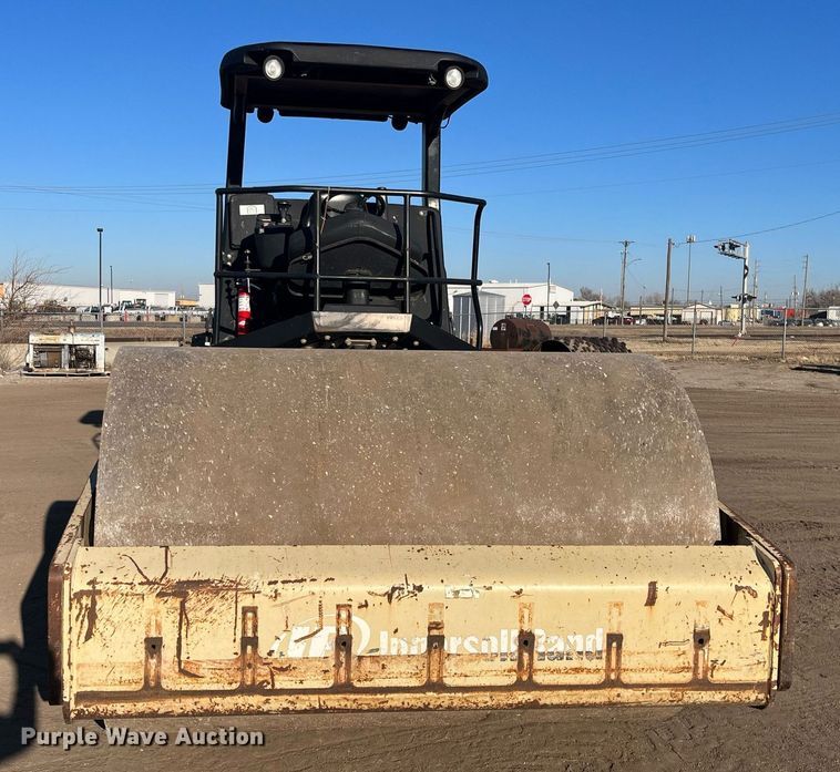 image for item DQ4082 2005 Ingersoll Rand SD-122DX TF  single drum vibratory roller