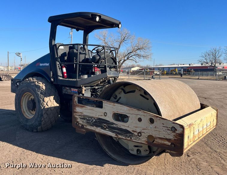 image for item DQ4082 2005 Ingersoll Rand SD-122DX TF  single drum vibratory roller