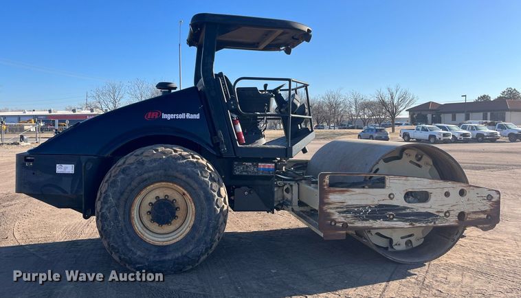 image for item DQ4082 2005 Ingersoll Rand SD-122DX TF  single drum vibratory roller